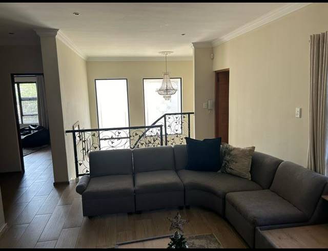 4 BEDROOM HOUSE FOR SALE IN GREENSTONE HILL